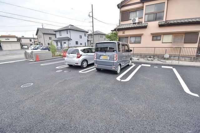 【川越市大字南大塚のアパートの駐車場】