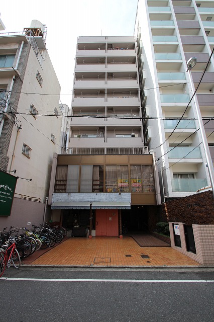 【広島市中区猫屋町のマンションの建物外観】