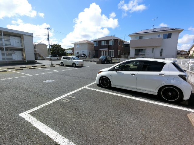 【成田市三里塚のアパートの駐車場】