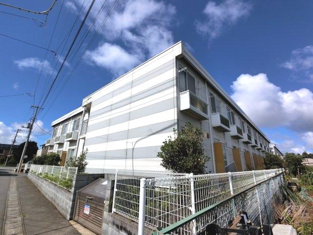 【成田市三里塚のアパートの建物外観】