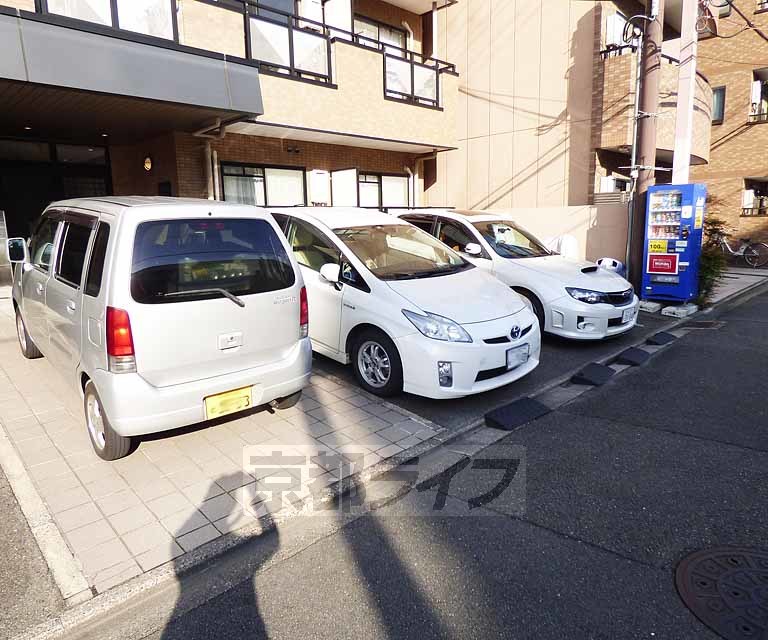 【京都市中京区壬生東淵田町のマンションの駐車場】