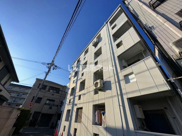 【東大阪市御厨中のマンションの建物外観】