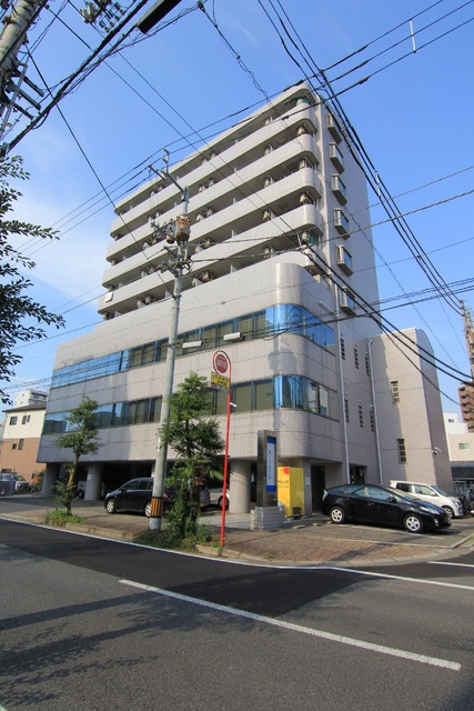 【松山市竹原町のマンションの建物外観】