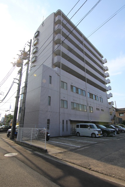 【松山市竹原町のマンションの建物外観】