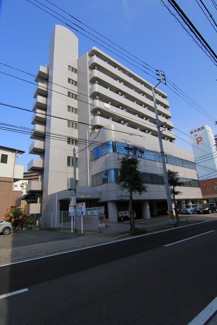 【松山市竹原町のマンションの建物外観】