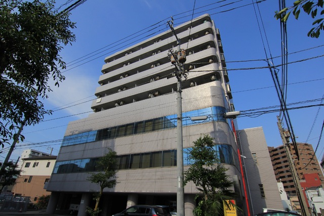 【松山市竹原町のマンションの建物外観】