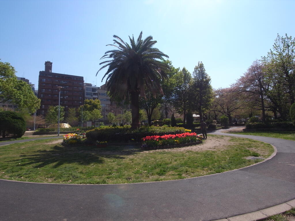 【大阪市中央区内本町のマンションの公園】