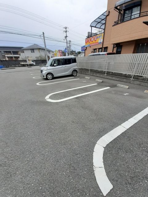 【福井の里IIの駐車場】