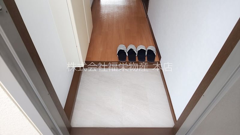 玄関　下駄箱収納あり