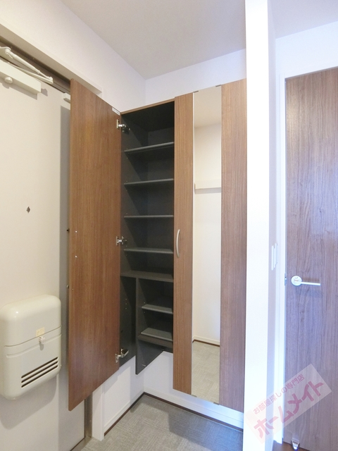 玄関　姿見付きシューズクローゼット♪