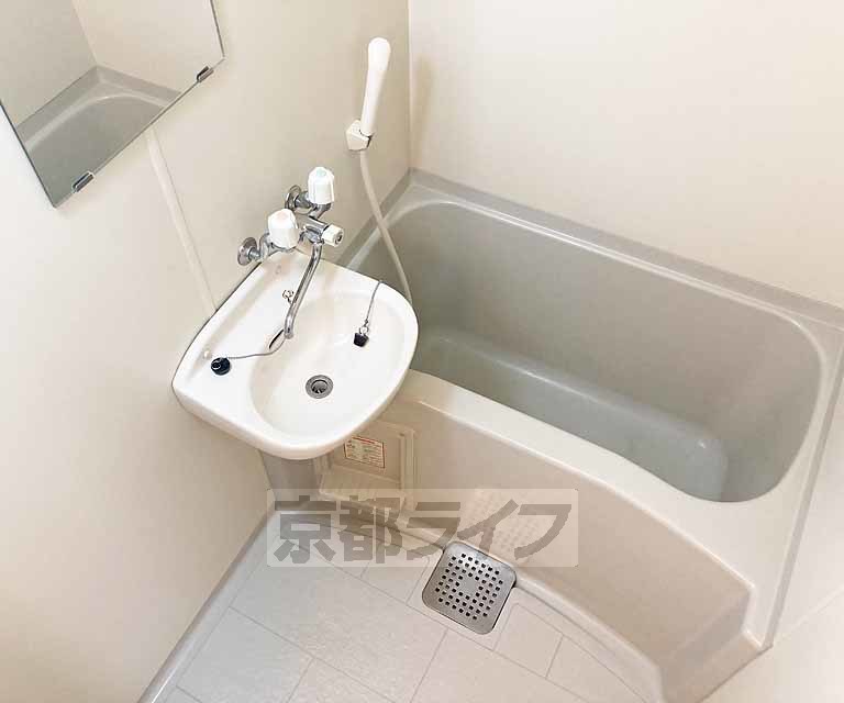 バス・シャワールーム　ゆっくりできるお風呂です・