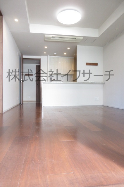 居室・リビング　2025年11月3日11時撮影