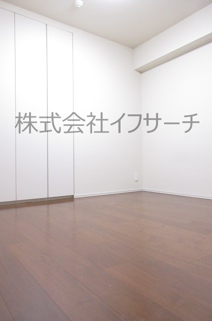 その他　玄関廊下側の居室　2025年11月3日11時撮影