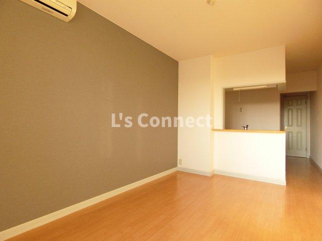 居室・リビング　アクセントクロス仕様のＬＤＫ。