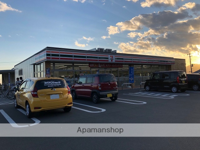 コンビニ　セブンイレブン（コンビニ）まで946m