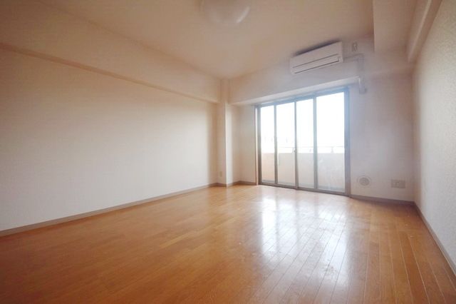 居室・リビング　★広々１０帖の洋室★