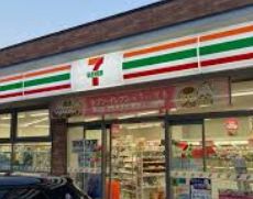 コンビニ　セブンイレブン世田谷中町3丁目店（コンビニ）まで373m