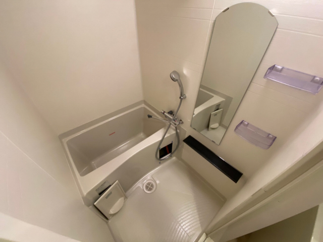 バス・シャワールーム　コンパクトで使いやすいお風呂です