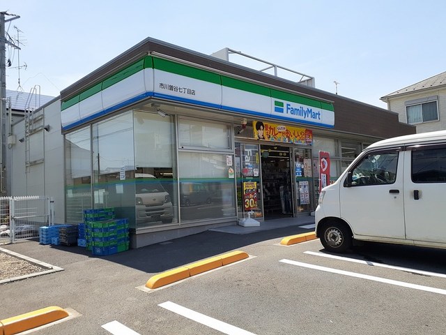 コンビニ　ファミリーマート（コンビニ）まで400m