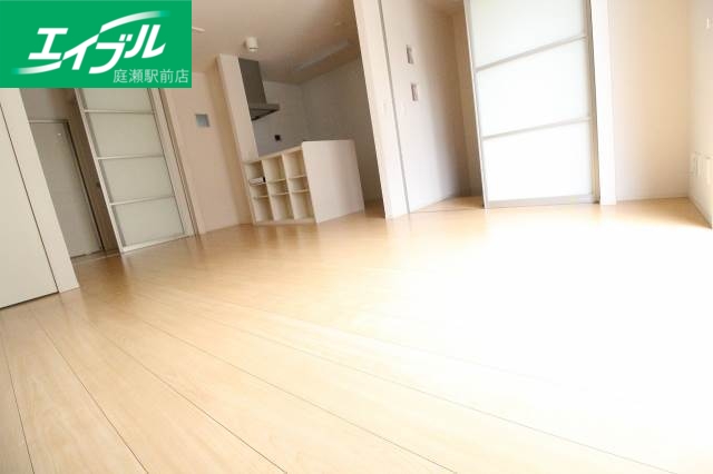 居室・リビング　リビング広々、日当たりも良好