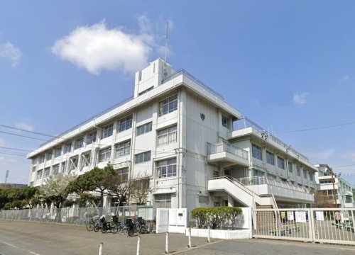中学校　世田谷区立喜多見中学校（中学校）まで553m