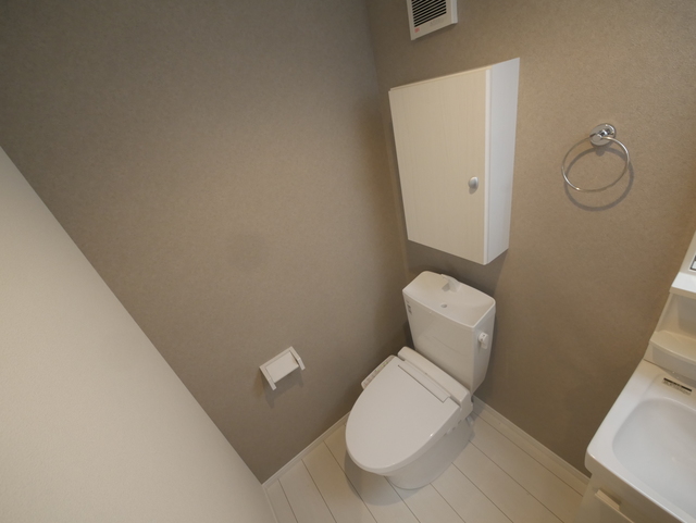 トイレ　★人気の温水洗浄便座付です★