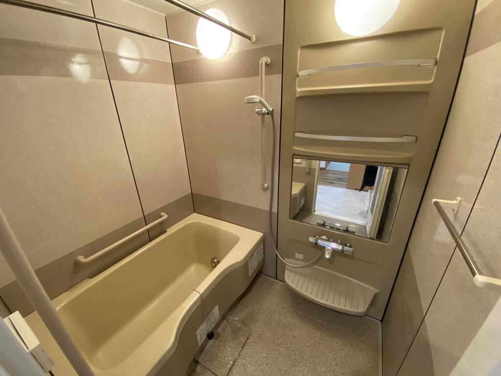 バス・シャワールーム　広々としたお風呂♪浴室乾燥機付き！