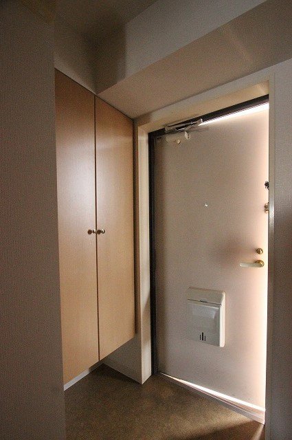 玄関　同物件別号室のものです。