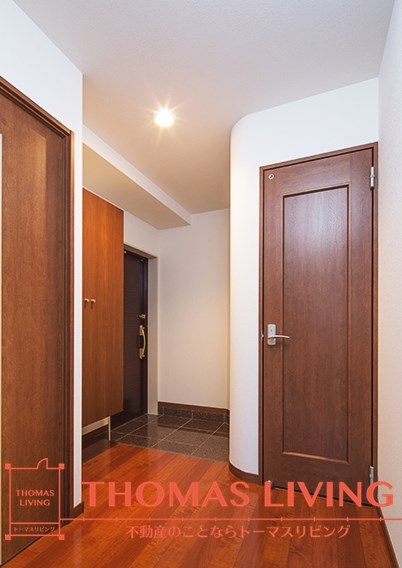 玄関　玄関も広く作られています。