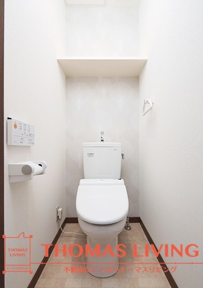 トイレ　温水洗浄便座付きのトイレです。