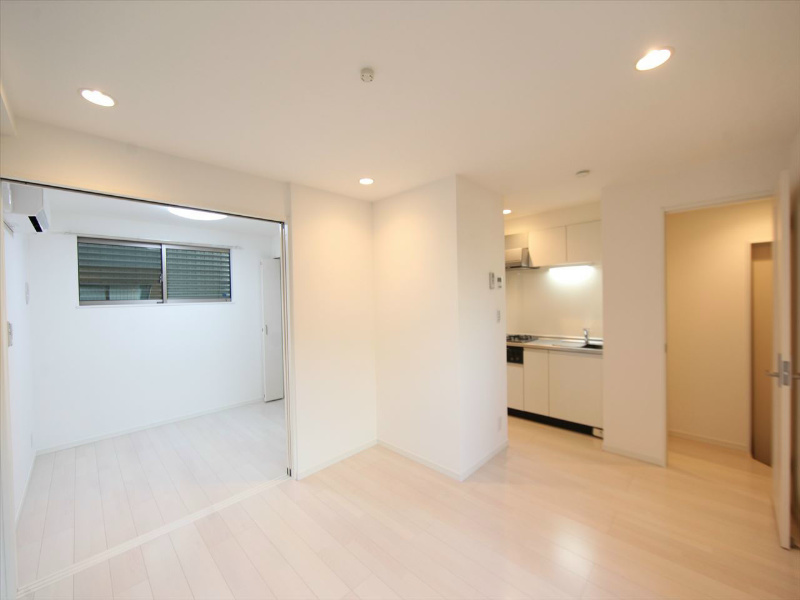 居室・リビング　LＤＫ9帖　洋室4帖とつなげても仕切っても使えます