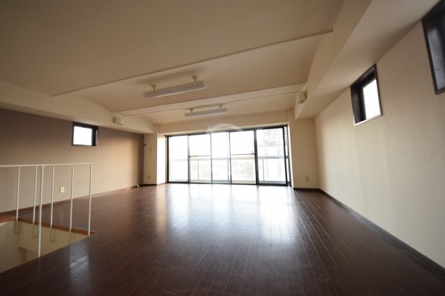 居室・リビング　プリエール島之内　リビング