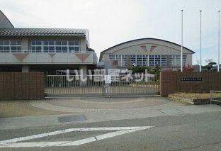 小学校　中央小学校（小学校）まで1624m