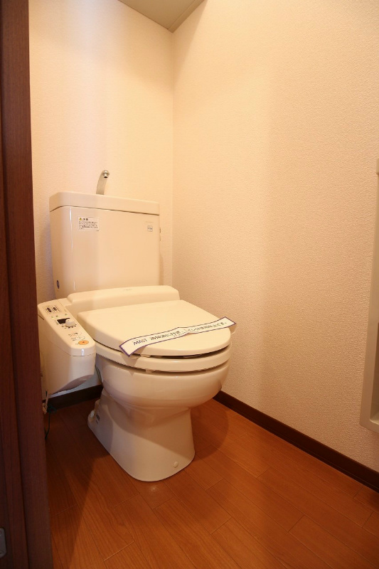 トイレ　実際のお部屋の写真は準備中の為、同建物の別号室の写真です。