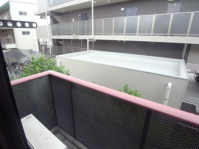 バルコニー　お洗濯物はこちらです。