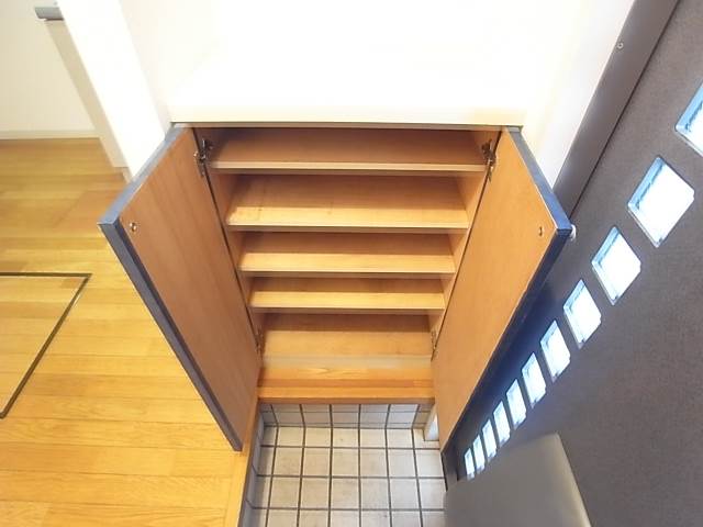 玄関　靴もたくさん入ります。