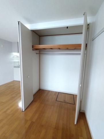 収納　ロングコートもかけれる収納です。