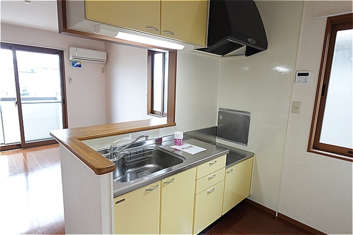 キッチン　対面キッチン（上部収納棚付き）