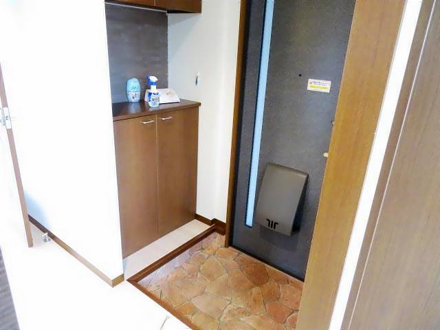 玄関　下駄箱付き