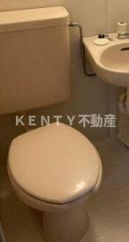 トイレ　落ち着いた色調のトイレです