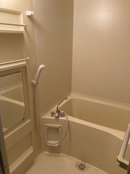 バス・シャワールーム　※写真は同じマンションの違う部屋のものになります。