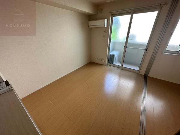 居室・リビング　こちらのリビングで趣味の時間をお楽しみください