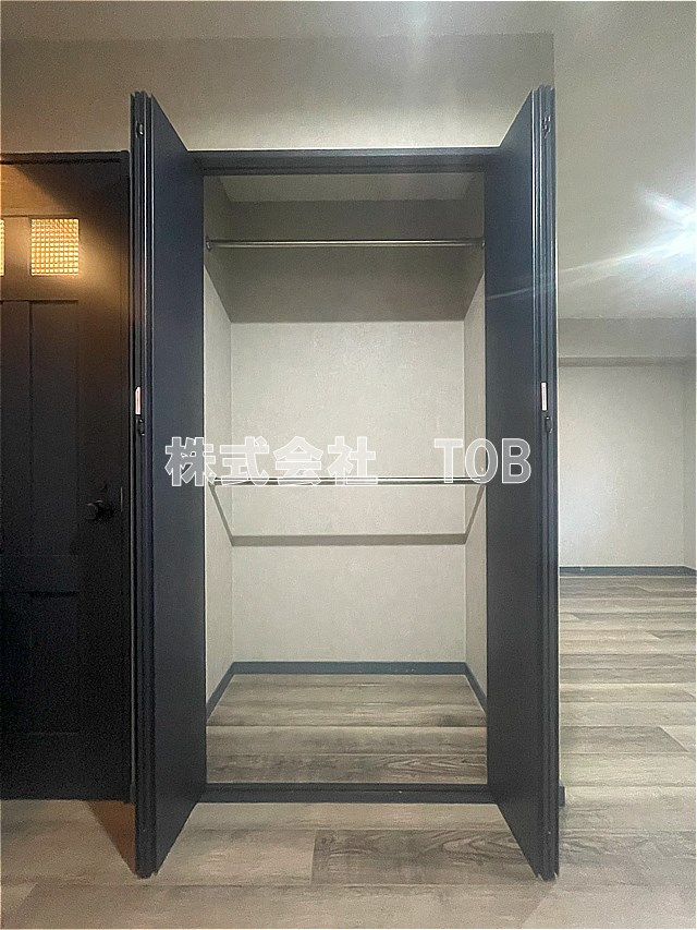 収納　B1　洋室9.8帖　収納