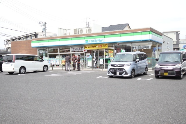 コンビニ　ファミリーマート　愛知学院大学前店（コンビニ）まで200m