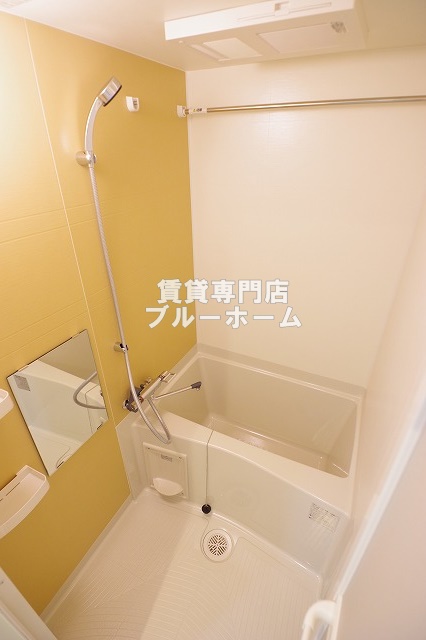 バス・シャワールーム　浴室乾燥付きバス！