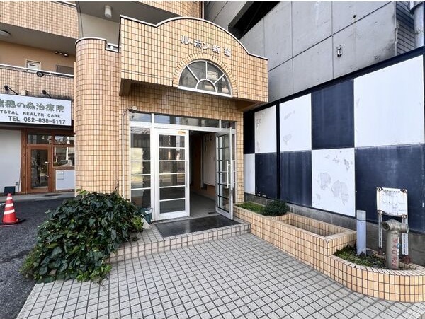 エントランス　名古屋で一番初期費用の安い賃貸専門の不動産会社です(^^)