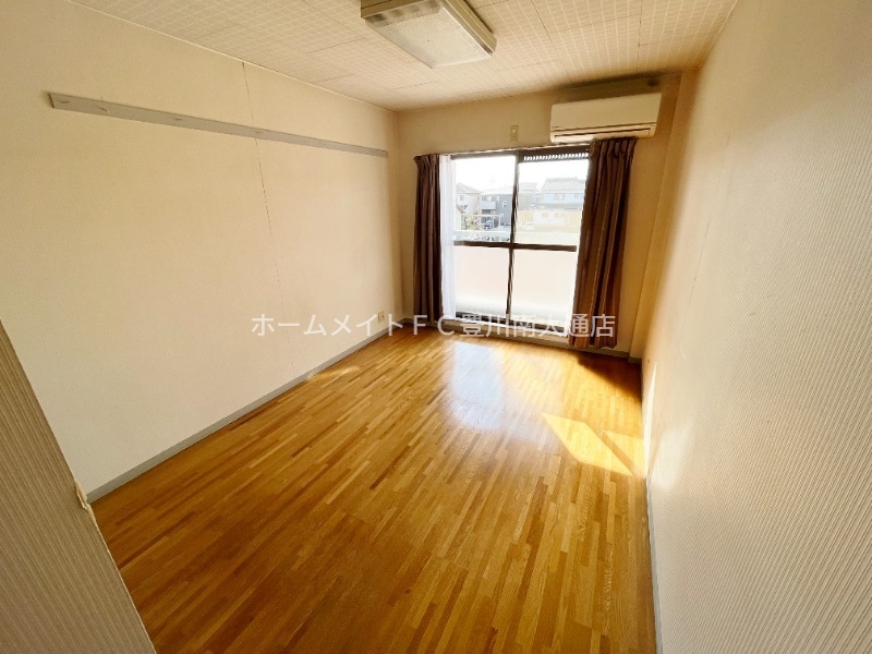 居室・リビング　同型別部屋写真