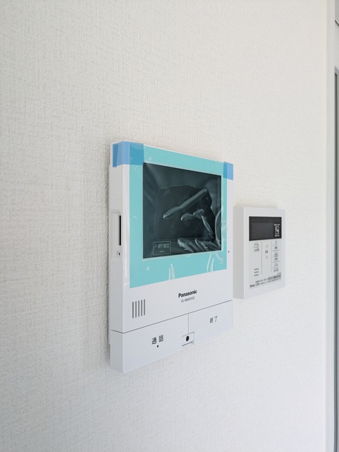 セキュリティ　ＴＶモニタ付ドアホンあり♪　訪問者のお顔が確認できます！