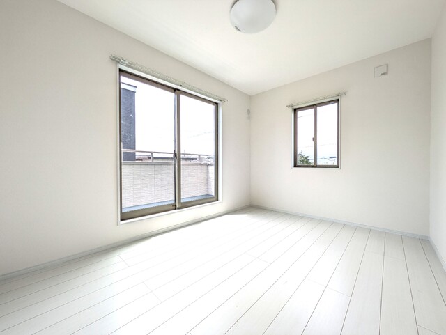 その他部屋・スペース　２階南西側洋室６帖　南向きのお部屋です♪