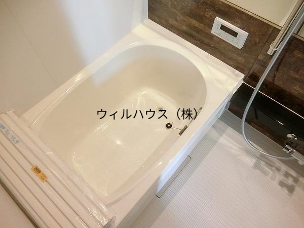 バス・シャワールーム　浴室乾燥機、追焚機能付の広々バスルーム！